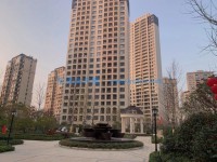 东潮云筑位于滨海新区，与清和公园和农贸市 东潮云筑